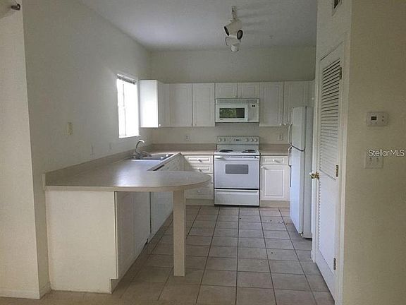 4th image of 425 Water St #425