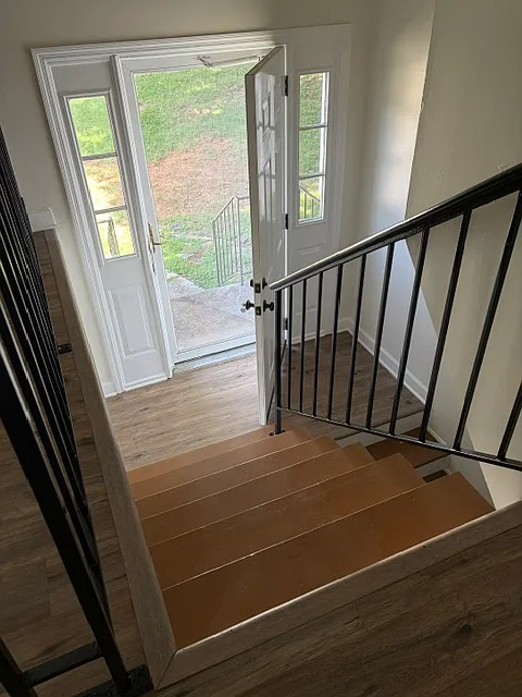 4 bed, 1982 sqft, $2,350 — Photo 2