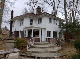 30 Strawberry Point Dr, Andover, NJ 07821