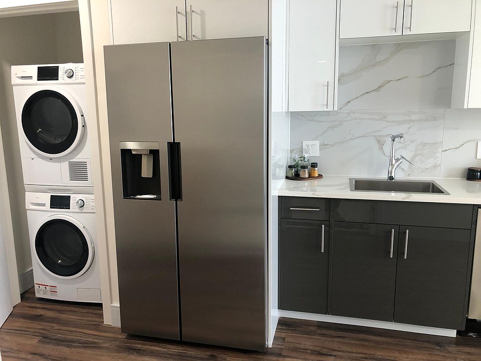 1st image of 4900 Spruce St #220