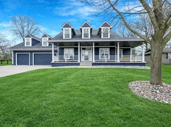 207 Saponi Ln, Lake Winnebago, MO 64034