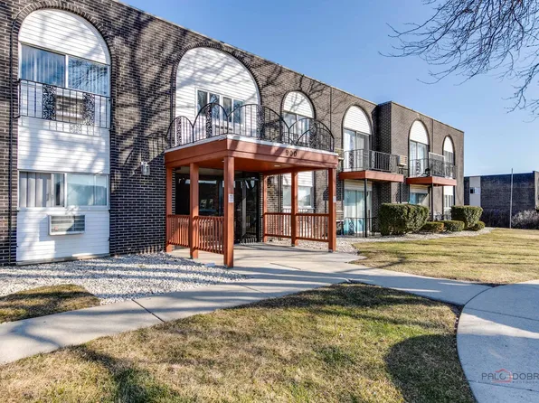 Orchard Apartments, 900 E Orchard St APT 204, Mundelein, IL 60060