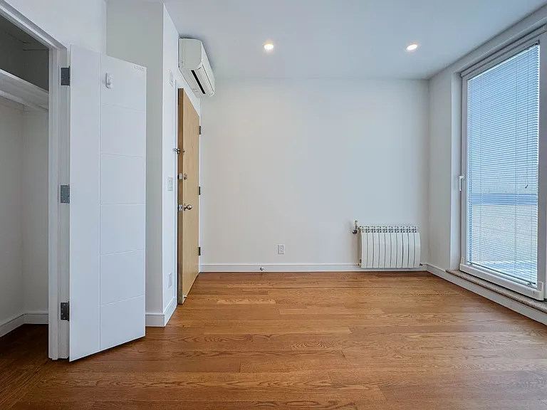 689 Leonard St #3R — Photo 27