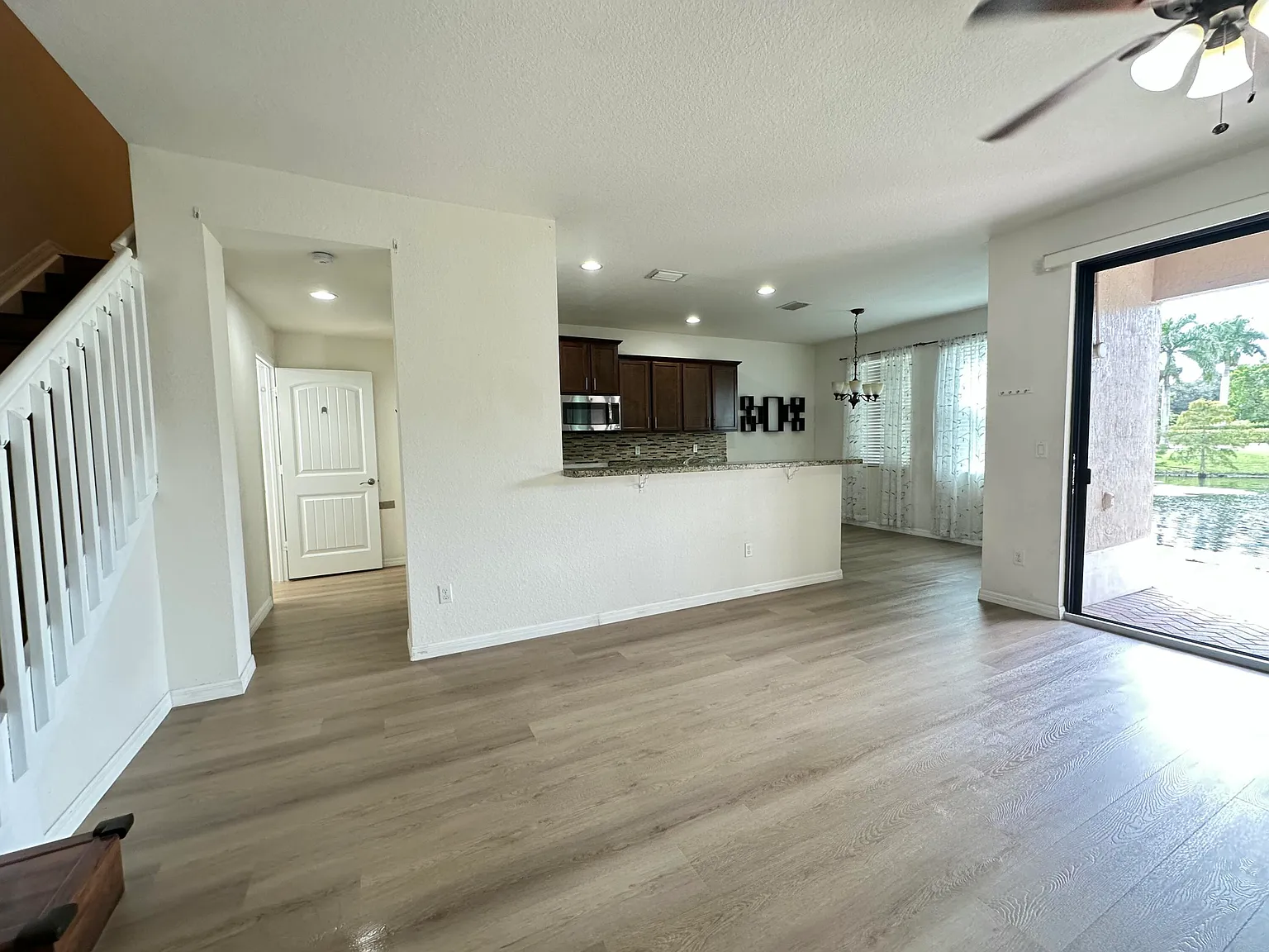 3 bed, 2.5 bath, 1758 sqft, $3,300 — Photo 3