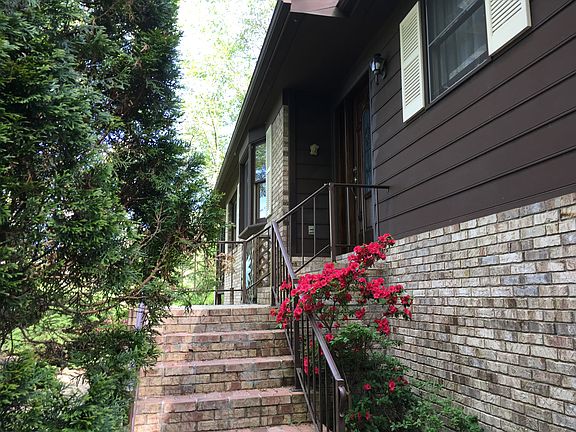 4th image of 248 Haywood Knolls Dr