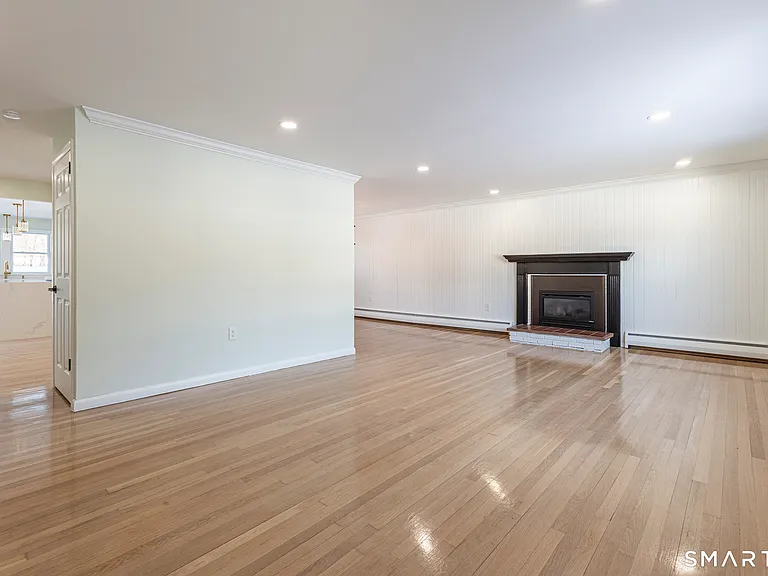 26 Kelly Rd — Photo 5