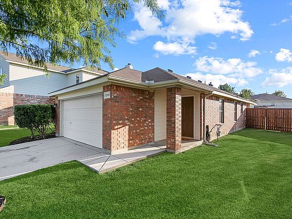3rd image of 12157 Thicket Bend Dr