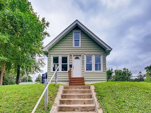 2nd image of 2165 Waukon Ave