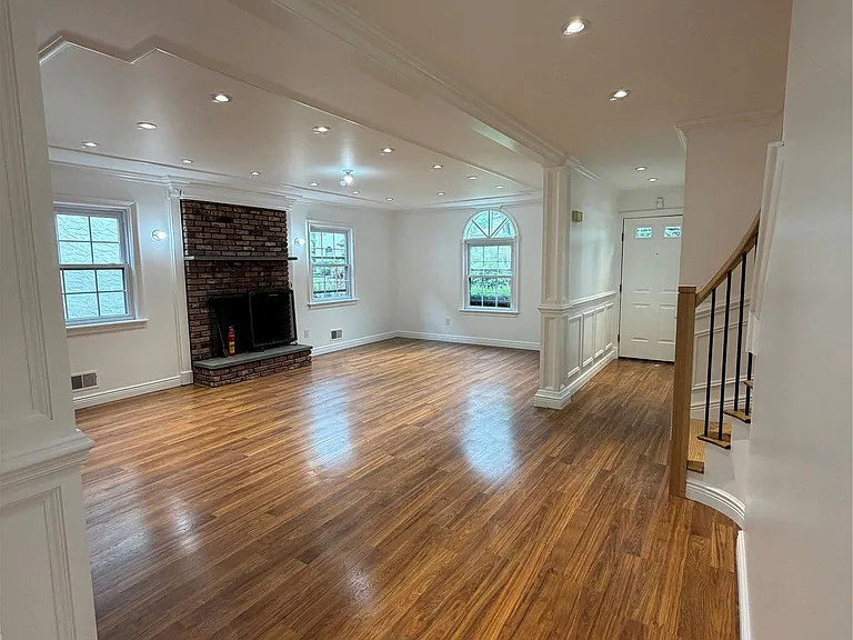 48 Somerset Dr — Photo 8