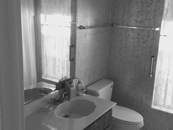 2nd image of 1770 Macdonnell Dr