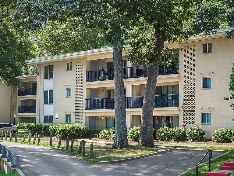 Spa Cove Apartments — Photo 32