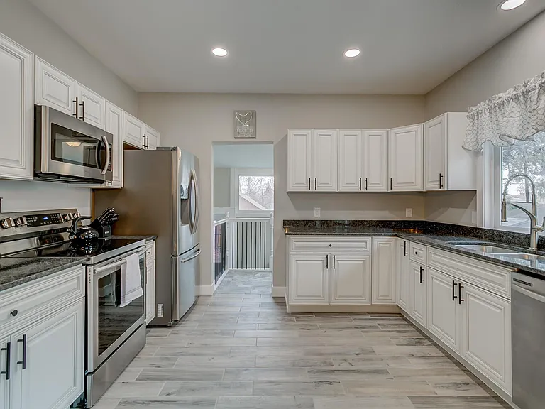 439 N Walnut St — Photo 7