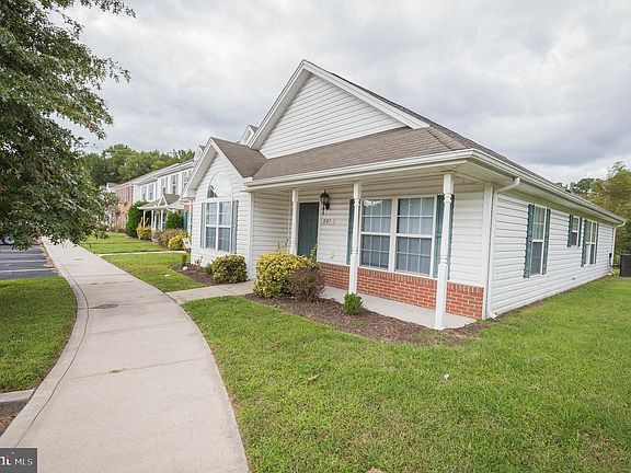 2nd image of 207 Carsons Ct