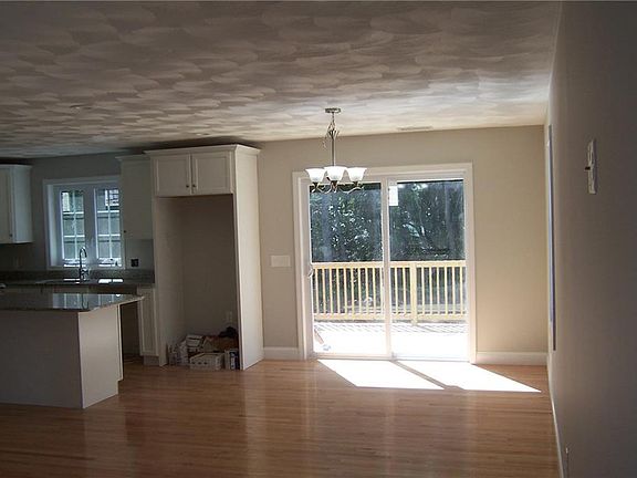 3rd image of 255 Rosemont St