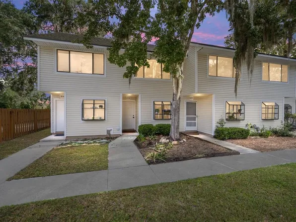 6136 SW 8th Pl, Gainesville, FL 32607