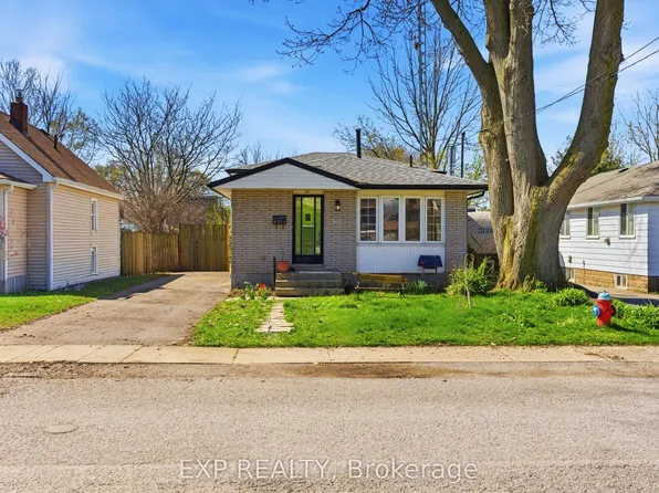 6376 Ash St, Niagara Falls, ON L2G 2H5