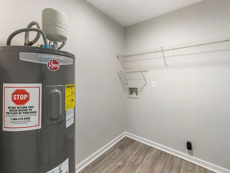 Jackson Place Apartments — Photo 10