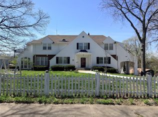 1410 S Broadway St, Leavenworth, KS 66048
