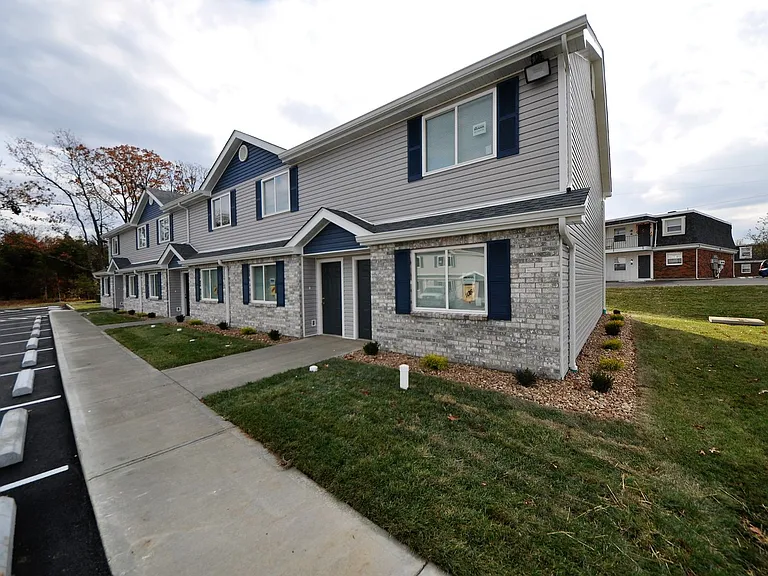 Bennington Place — Photo 32