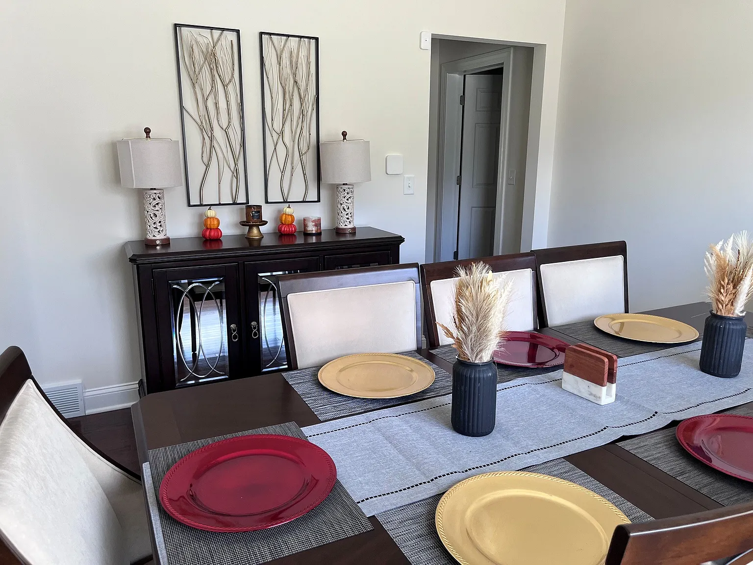 4 bed, 2.5 bath, 2506 sqft, $4,850 — Photo 3
