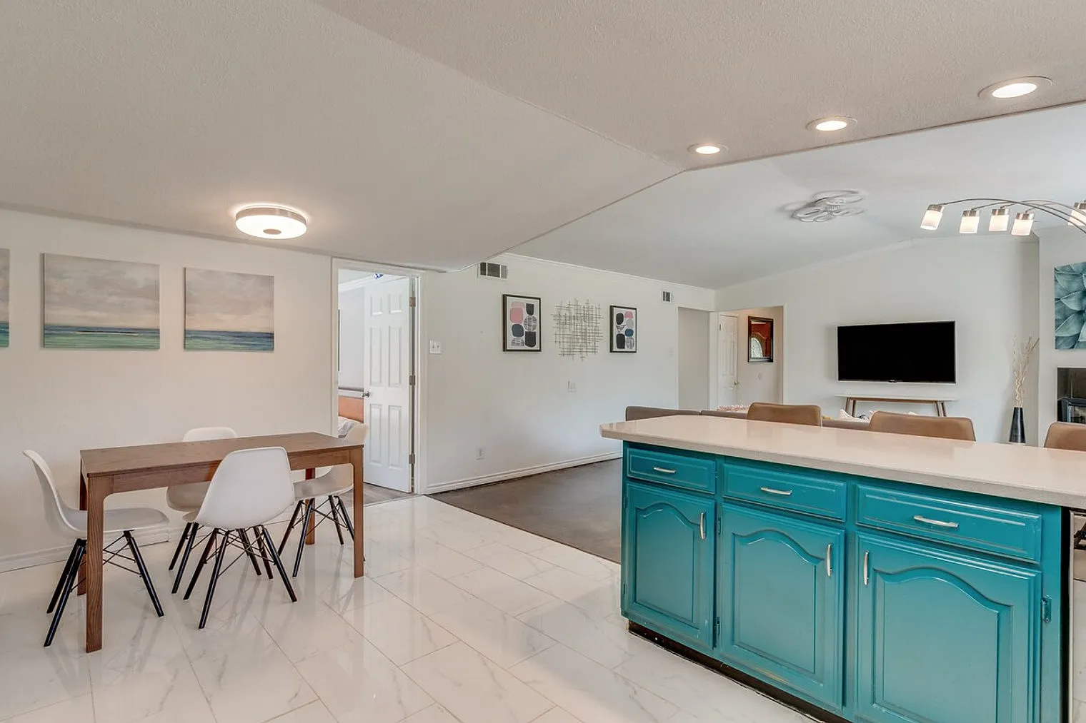 5 bed, 2.0 bath, 1539 sqft, $7,910 — Photo 4