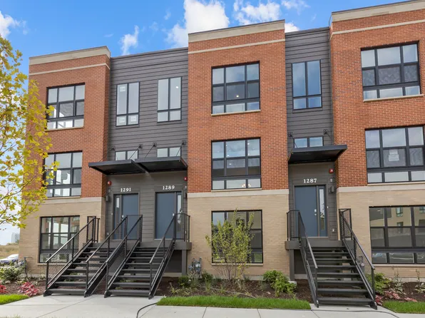 1289 Lakepointe Dr, Schaumburg, IL