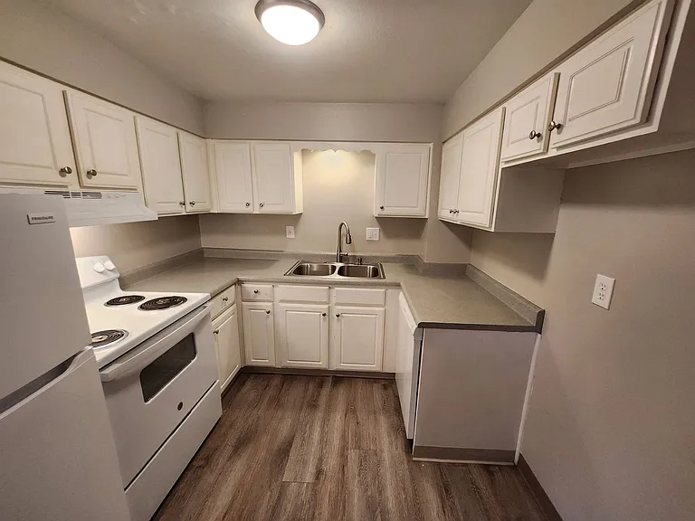 1624 S Cascade Ave #F — Photo 2