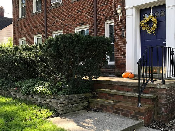 2nd image of 1520 Oakmount Rd APT 1