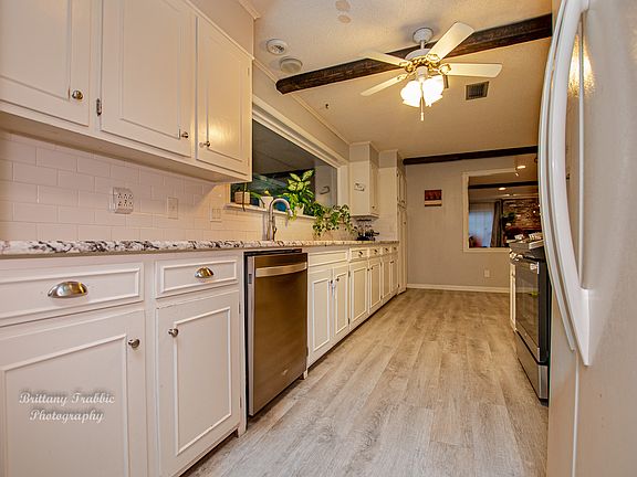 5th image of 1208 Briarwood Dr