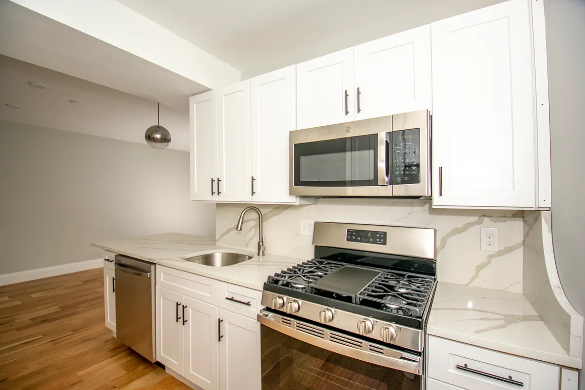 Building Photo - 348 Chelsea St #1
