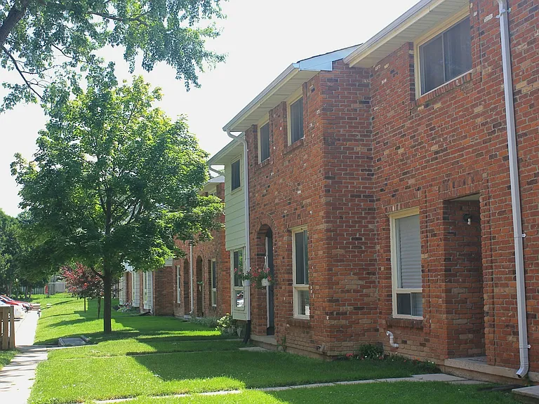217 Admiral Dr — Photo 20