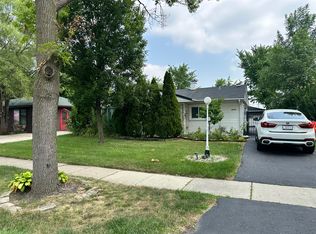 129 E Dennis Rd, Wheeling, IL 60090
