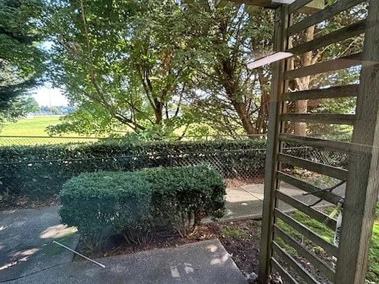 English Gardens Community — Photo 8