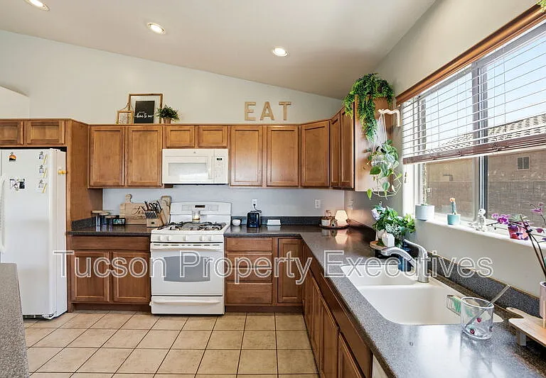 11655 W Stone Hearth St — Photo 16