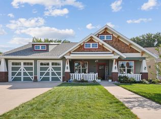 630 Melendy Ln, Cedar Falls, IA 50613