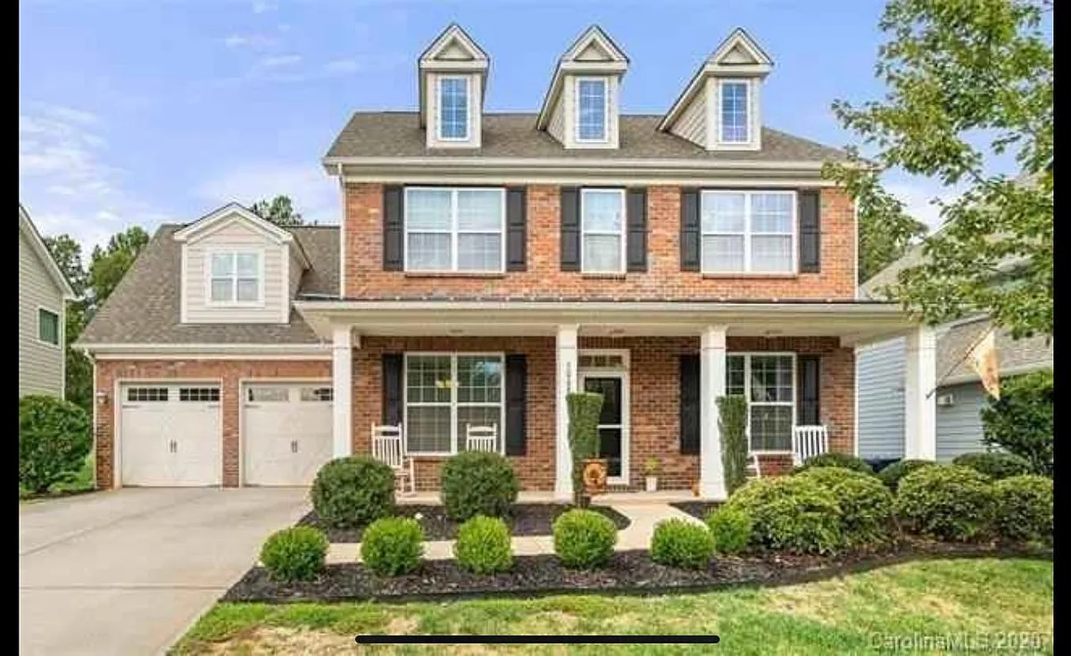 Building Photo - 5008 El Molino Dr