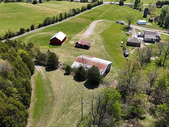 4th image of 130 Mans Hollow Rd