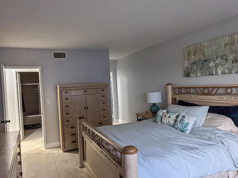 Kings Point Dr — Photo 10