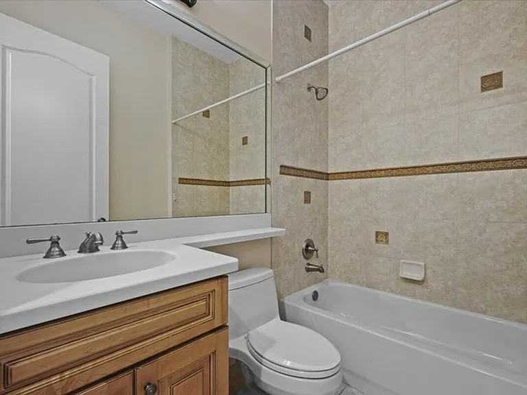 4902 Vine Cliff Way E — Photo 19