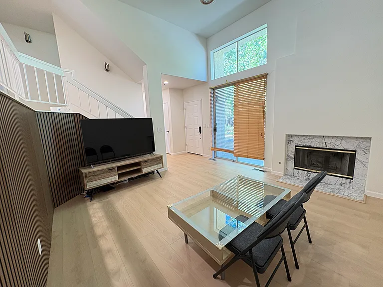 414 Galleria Dr #4 — Photo 6