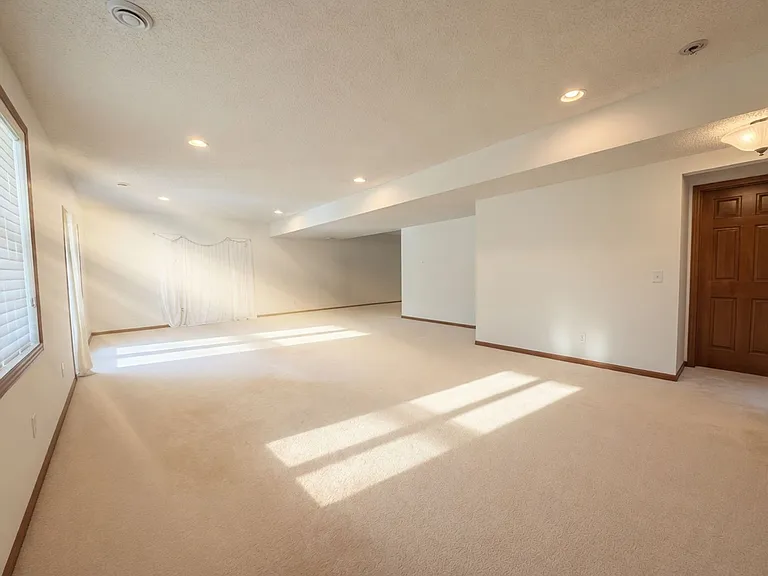1443 Bethesda Cir — Photo 54