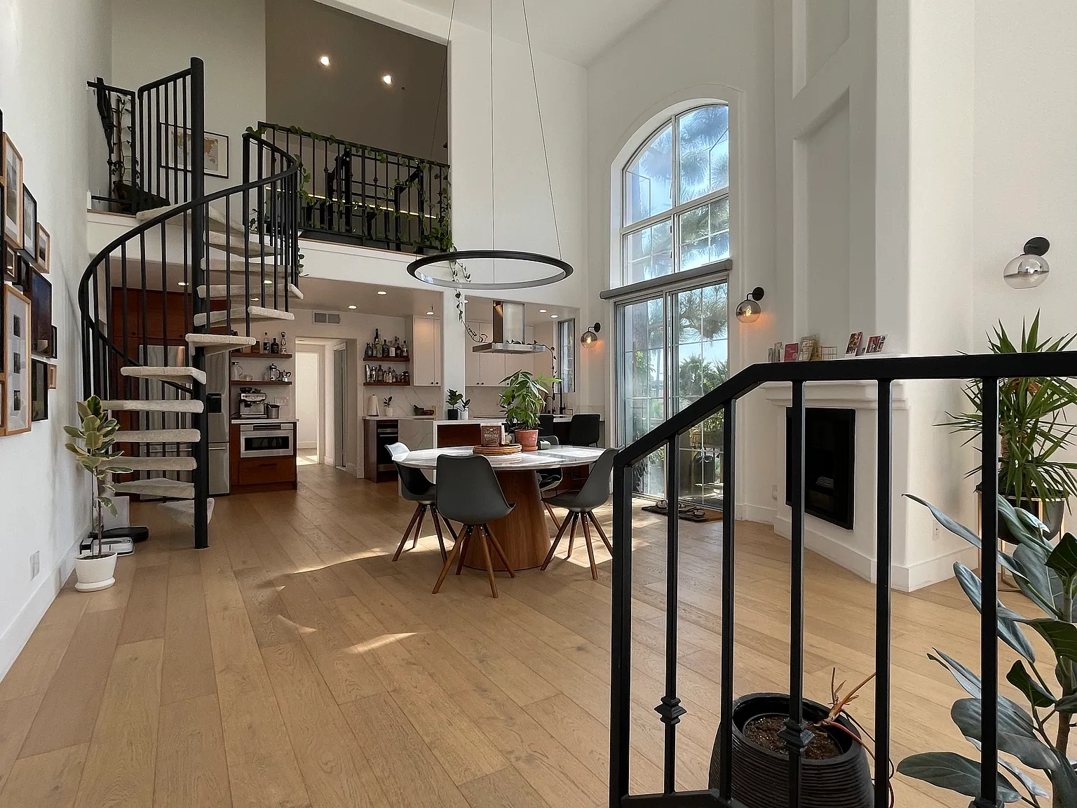 7033 La Tijera Blvd — Photo 2