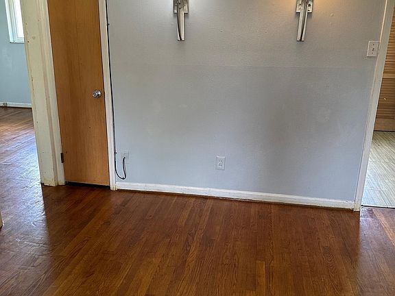 4th image of 10110 Chaucer Ave #C