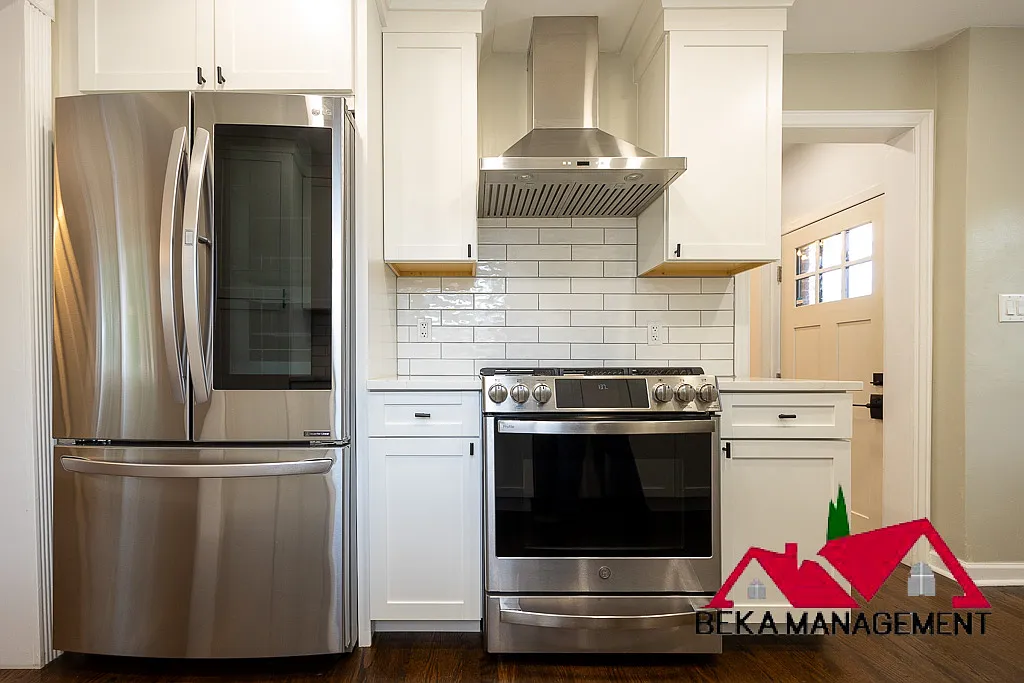 3 bed, 1.5 bath, 1122 sqft, $2,595 — Photo 2