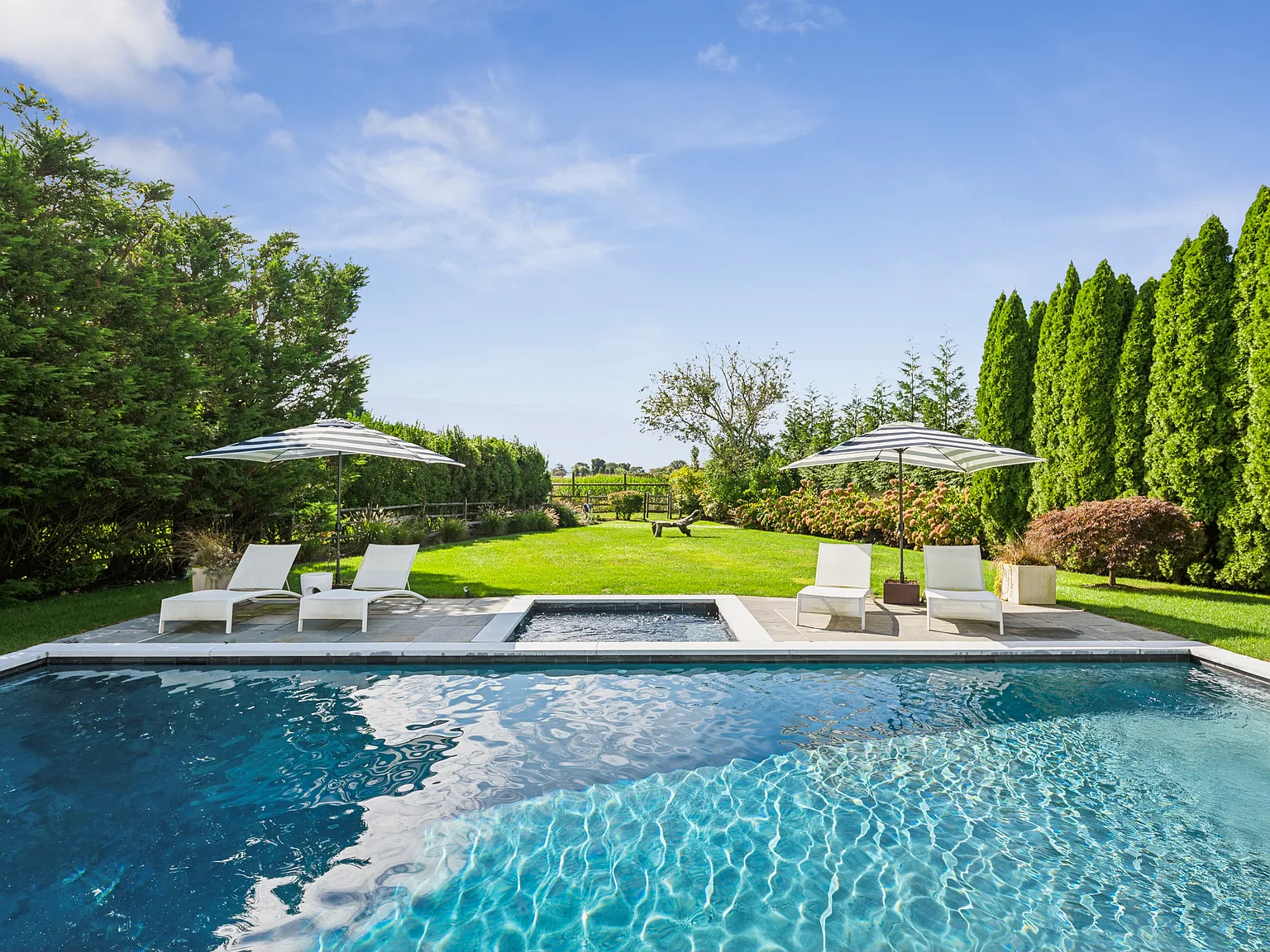 Stunning Newly Renovated Home South of the Highway in Wainscott — Photo 2