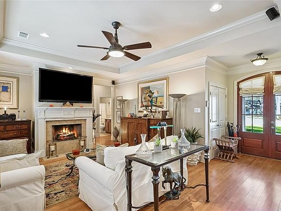 4th image of 114 Swallow St