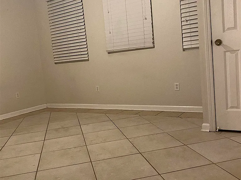 1240 E Jordan St — Photo 8