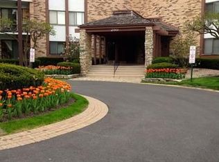 250 W Parliament Pl APT 406, Mount Prospect, IL 60056