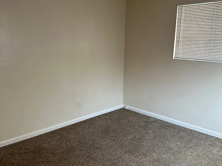 405 W Hazel St — Photo 20