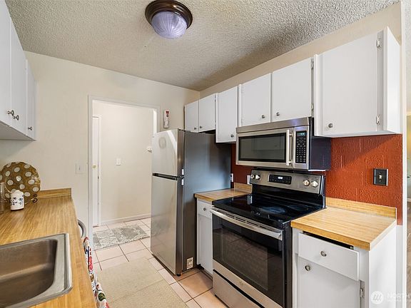 5th image of 924 Shorewood Drive #B16